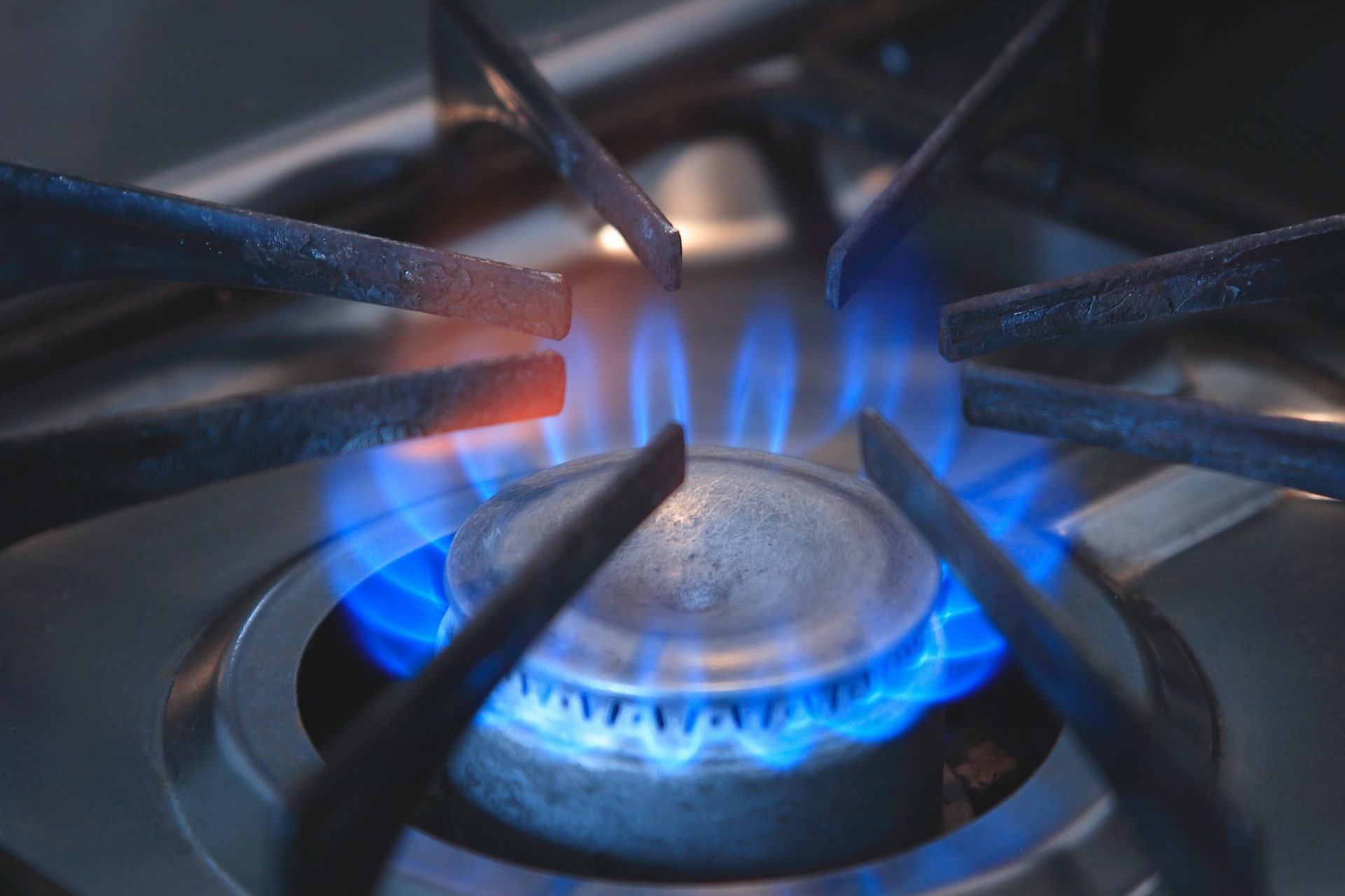 Three common-sense tips to avoid kitchen cooking fires - Bradish